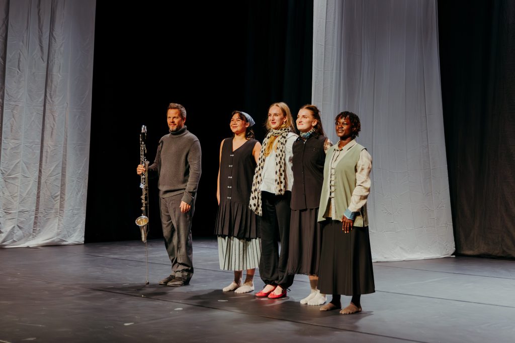 De(con)fining — International Dance Project